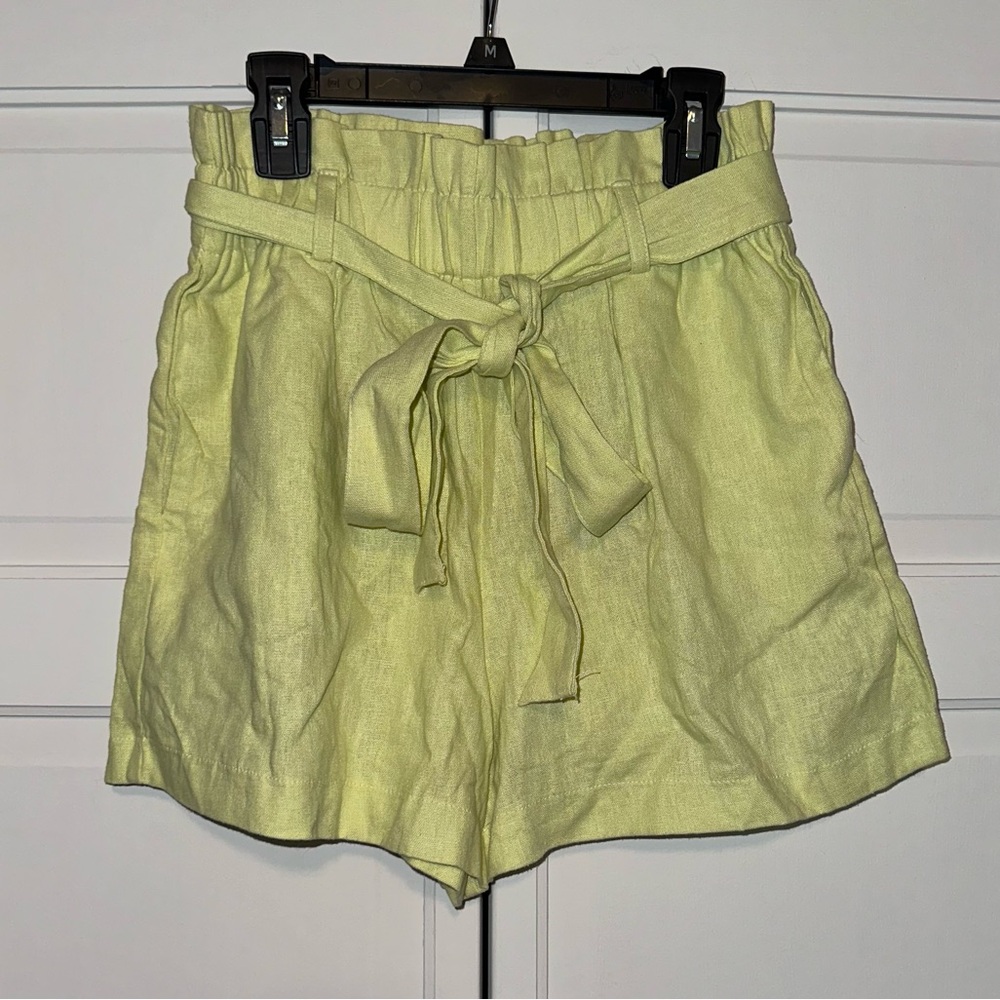 NWT Maverick the Collection green linen Paperbag high waisted shorts size small